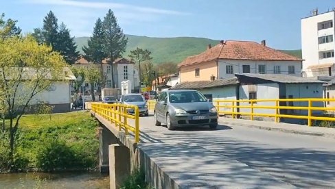 POVORKA VOZILA KRENULA IZ ZLOTA: Kolona automobila uputila se ka groblju na sahranu Dalibora Dragijevića (VIDEO)