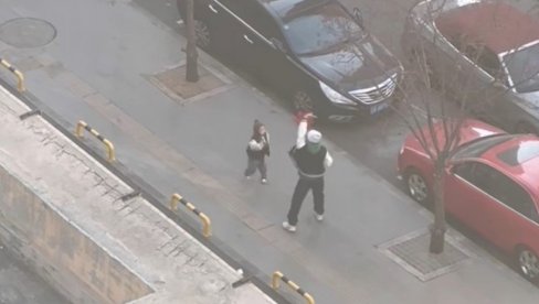 ОВО МОРАТЕ ПОГЛЕДАТИ: Начин на који отац дочекује ћеркицу одушевио све - Гледала бих их цео дан (ВИДЕО)