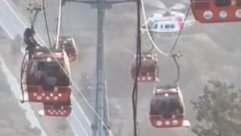 DRAMA U TURSKOJ: Turisti propali kroz kabinu na žičari, ima mrtvih, spasioci pokušavaju da spasu zarobljene putnike (FOTO/VIDEO)