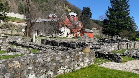 UZ BLAGOSLOV VLADIKE TEODOSIJA: Pećanci pokrenuli obnovu srpskog groblja u Peći (FOTO)
