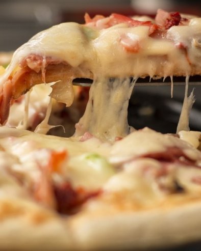 КОРАК ПО КОРАК: Како да направите савршену пицу, као у италијанском ресторану