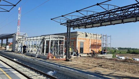 OPREZ NA GRADILIŠTU PRUGE: Kontaktna mreža duž nove železnice od Novog Sada do Vrbasa pod visokim naponom