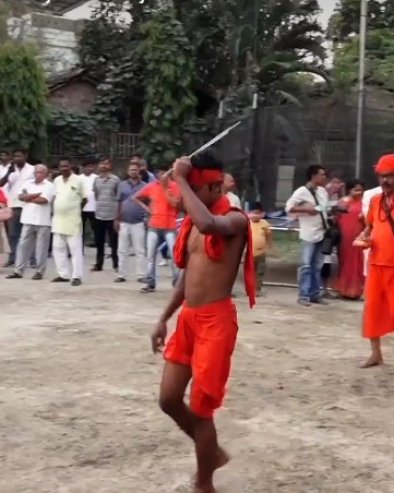 (UZNEMIRUJUĆE) NAVUČENI NA ODANOST: Jeziv ritual hindusa (VIDEO)