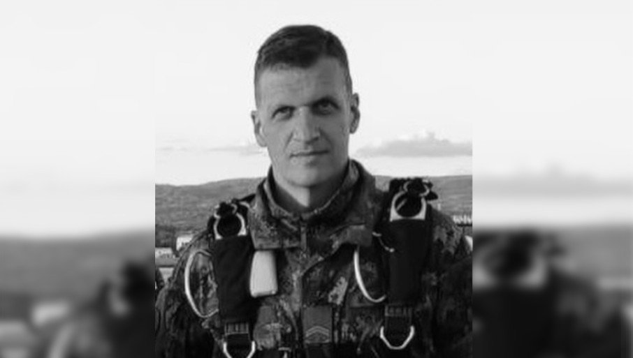 POSLEDNjI ISPRAĆAJ TRAGIČNO NASTRADALOG ZASTAVNIKA:  Mijodrag Tošković sahranjen uz najveće vojne počasti u Staroj Pazovi