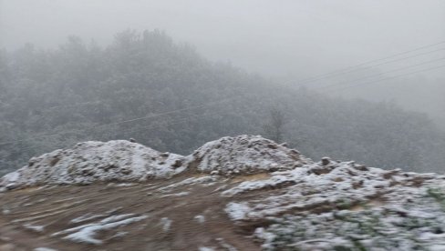 ЗАВЕЈАЛО У СРБИЈИ: Снег од јутрос у Лозници и Крупњу (ФОТО/ВИДЕО)