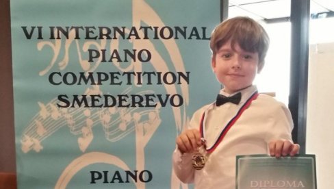 ДОДЕЉУЈУ И НАГРАДУ „АНДРИЈА ЧИКИЋ“: У Смедереву се одржава такмичење пијаниста, једно од признања посвећено дечаку убијеном у Рибникару