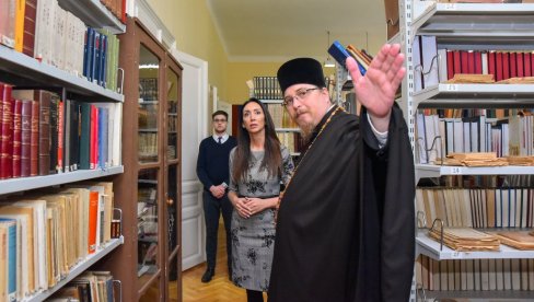 POKLON ZA VELIKI JUBILEJ: Obogaćena biblioteka Karlovačke bogoslovije (FOTO)