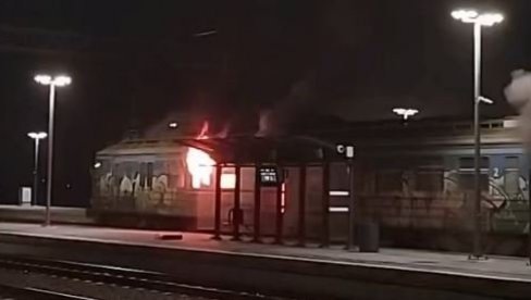 ПОЖАР У БАТАЈНИЦИ: Запалио се воз, ватрогасци на терену (ВИДЕО)