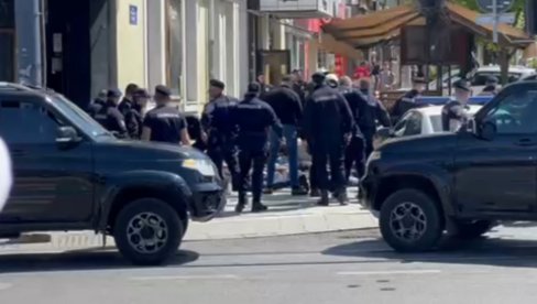ЈЕЗИВЕ СЦЕНЕ: Хулигани се моткама јурили по Београду, полиција их похапсила (ВИДЕО)