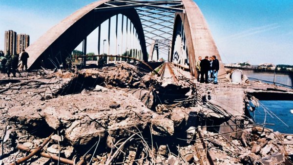 ЖЕЖЕЉЕВ МОСТ ЗАУВЕК ОСТАО У СРЦУ НОВОСАЂАНА: На данашњи дан, 1999. године, НАТО први пут атаковао на грандиозну Дунавску ћуприју