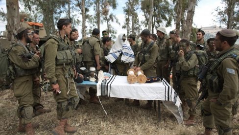 IDF I DRŽAVA IZRAEL VAS PODRŽAVAJU: Galant sa pripadnicima bataljona Necah Jehuda koji SAD planiraju da sankcionišu
