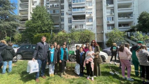 JEDNA ŠKOLA = JEDNO DRVO: Opština Vračar obeležila Međunarodni dan planete Zemlje