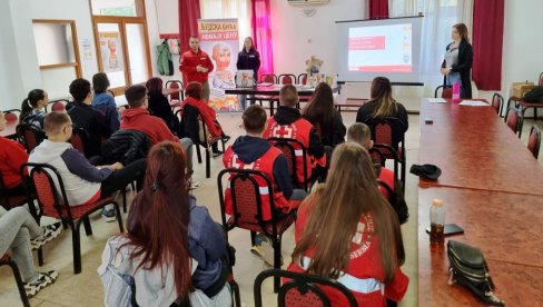 CRVENI KRST PROTIV TRGOVINE LJUDIMA: Paraćinski volonteri na seminaru u Jagodini (FOTO)