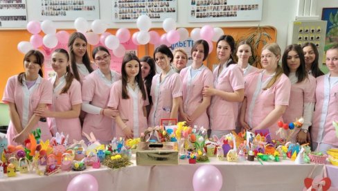 МЕДИЦИНАРИ ЗА ПРИМЕР: Успешан хуманитарни базар у Медицинској школи у Краљеву