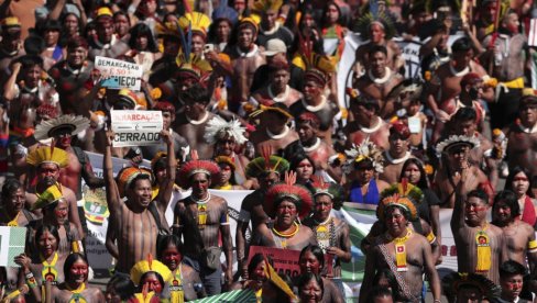 ЗАШТИТИТЕ НАША НАСЛЕДНА ПРАВА: У Бразилу протест хиљада староседелаца против владе (ФОТО)