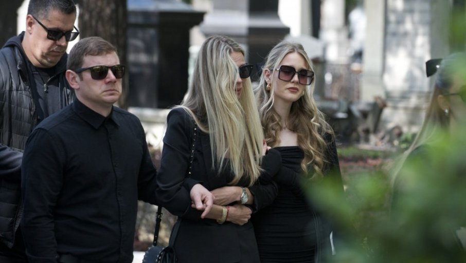 SCENA KOJA SLAMA SRCA: Pogledajte šta je uradila sestra Ivana nakon sahrane Bojane Janković (VIDEO)