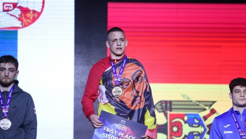 НЕПРИКОСНОВЕН! Јован Николић славио на меморијалу Мирослав Гуцуња