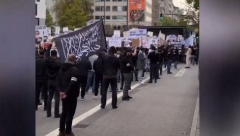 ZAIGRALA MEČKA: Nemačka "gura" Rezoluciju o Srebrenici, a džihadisti joj protestuju u Hamburgu, traže kalifat i viču "Alahu Akbar" (VIDEO)
