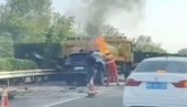 (УЗНЕМИРУЈУЋЕ) УЖАСНА ТРАГЕДИЈА: Стравична експлозија на ауто-путу, изгорели отац и син (2)