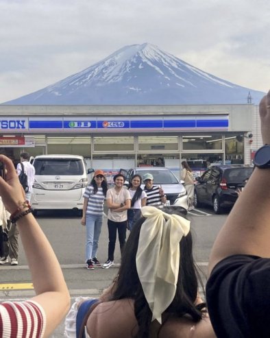 LJUTI NA TURISTE: Vlasti japanskog grada postavljaju ekran da blokiraju pogled na planinu Fudži