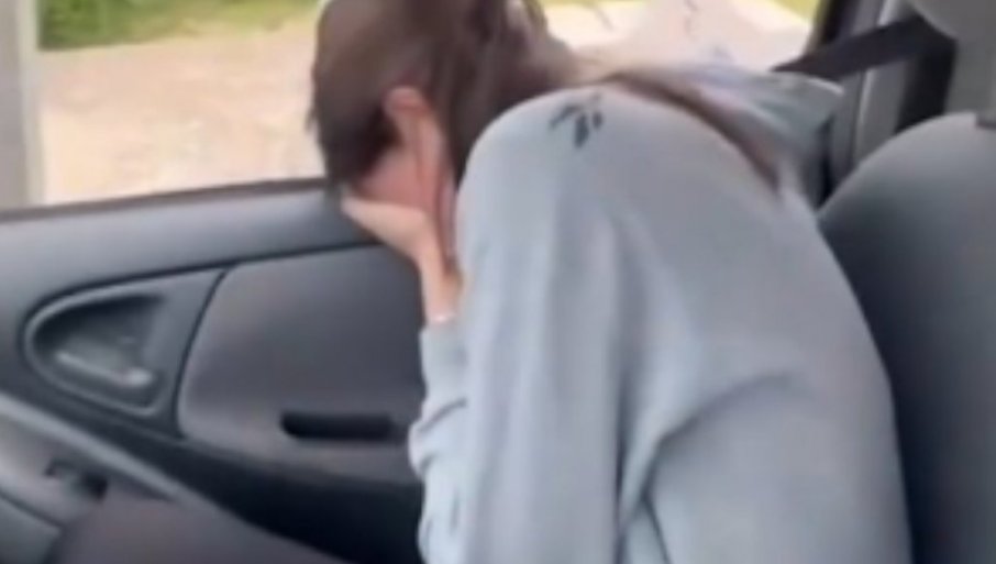 KRENULE NA PRVOMAJSKI URANAK, PA ZAVRŠILE NA GROBLJU: Devojke pratile navigaciju, pa nasmejale mnoge (VIDEO)