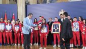 VUČIĆ SA BOKSERIMA: Predsednik ugostio delegaciju Bokserskog saveza Srbije - Hvala vam što ste decu vratili u sale (FOTO/VIDEO)