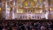 PONOĆNA LITURGIJA: Brojni vernici se okupili u Hramu Svetog Save