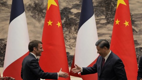ВЕОМА ВАЖНА ПОСЕТА - ПРВИ ПУТ ПОСЛЕ ПЕТ ГОДИНА : Си Ђинпинг стигао у Француску