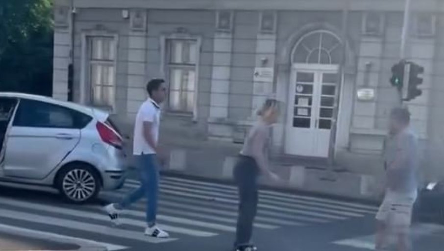 DRAMA KOD KALEMEGDANA: Eskalirala svađa zbog saobraćaja, devojka pokušavala da "spase" stvar (VIDEO)