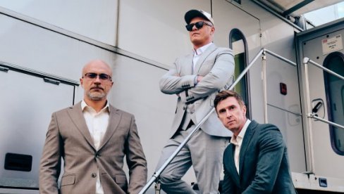 ОТВАРАМО НОВО ПОГЛАВЉЕ: Тропико бенд се овако захвалио народу који их прати четврт века (ФОТО)