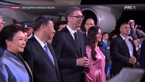 СИ СЛЕТЕО У СРБИЈУ: Председника Кине дочекали Вучић и државни врх