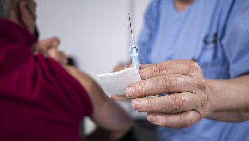 ВУЧИЋ НАЈАВИО ВЕЛИКУ ВЕСТ: До краја наредне године у Србији вероватно руска вакцина против рака - Производићемо је и сами