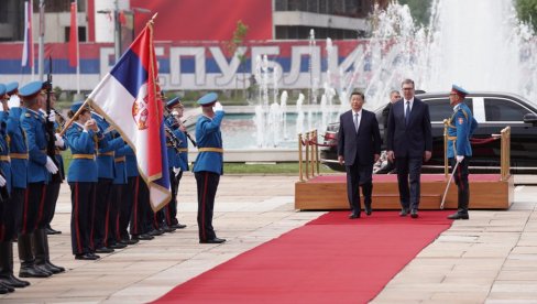 ПОСЕБНА СИМБОЛИКА СИЈЕВЕ ПОСЕТЕ: Зашто је баш 7. маја највећи светски лидер дошао у Србију?
