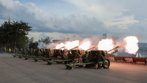 ДАН ПОБЕДЕ: На Калемегдану изведена почасна артиљеријска паљба (ФОТО)