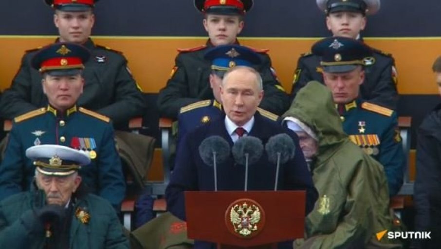 "SLAVA HRABRIM ORUŽANIM SNAGAMA" Putin u govoru poručio: Nikome nećemo dozvoliti da nam preti
