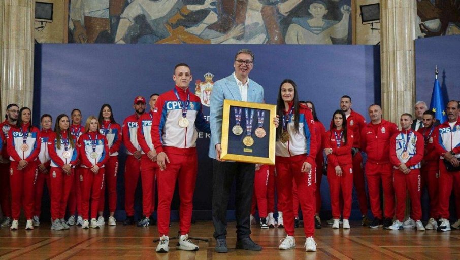 PREDSEDNIČE VUČIĆU, HVALA TI! Vlada Republike Srbije nagradila bokserske šampione i njihove trenere za  evropsko prvenstvo