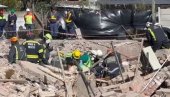 ПЕТ ДАНА ИСПОД РУШЕВИНА: Снимак спашавања човека испод рушевина зграде у Јужној Африци (ВИДЕО)