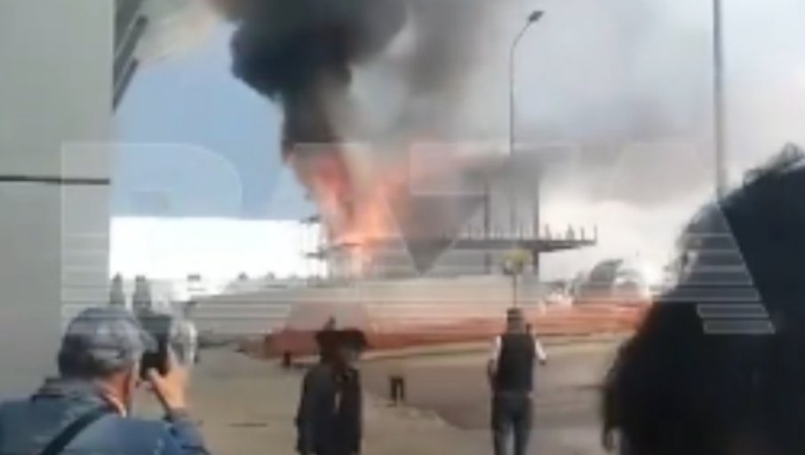 VELIKI POŽAR NA RUSKOM AERODROMU: Vatrogasne ekipe krenule na lice mesta (FOTO/VIDEO)