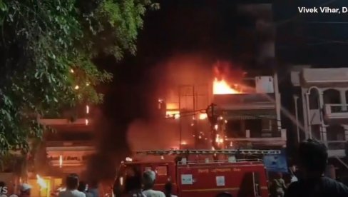 STRADALO SEDAM BEBA: Veliki požar u bolnici u NJu Delhiju (VIDEO)