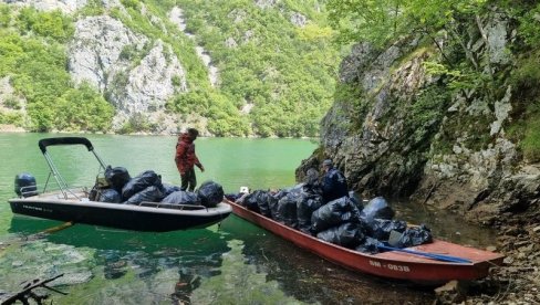 OČIŠĆENO JEZERO PERUĆAC: Volonteri čuvaju vodeni svet