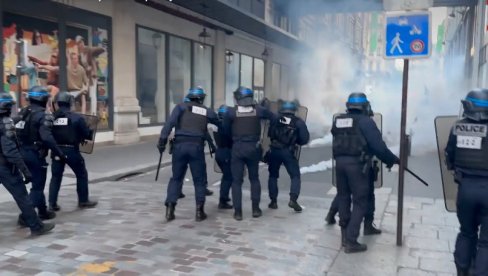 МИТИНГ У ПАРИЗУ: Обилно присуство полиције (ВИДЕО)