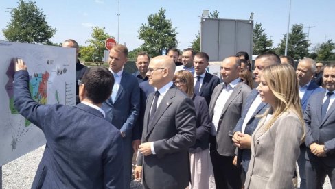 GAS ĆE GREJATI 20.000 DOMOVA: Premijer Miloš Vučević posetio dva gradilišta u Novom Sadu