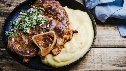 OSSO BUCO: Šuplja teleća kost na italijanski način - ovakvu poslasticu nećete skoro probati