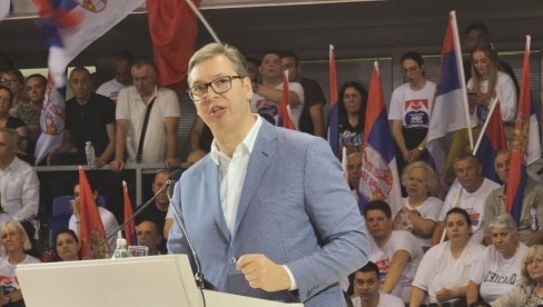 ОПОЗИЦИЈА ЖЕЛИ ДА НАС ВРАТИ У ПРОШЛОСТ Вучић: Сви заједно биће само дан после избора уједињени у жељи да промене ток и пут којим Србија иде