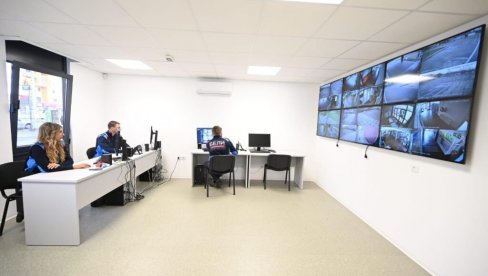 SNIMAĆE I NAGLE POKRETE: Video - nadzor u komunalno - bezbednosnim stanicama pokrivaće hodnike, holove i dvorišta škola i obdaništa