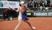 ŠVJONTEK UBEDLJIVO DO OSMINE FINALA: Najbolja teniserka sveta gazi ka odbrani titule na Rolan Garosu