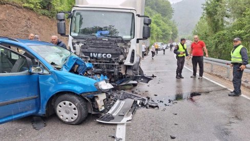 JEDNA OSOBA POGINULA, VIŠE POVREĐENIH: Teška saobraćajna nesreća u Crnoj Gori (FOTO)