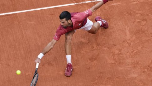 ĐOKOVIĆ - SERUNDOLO: Novak igra teže povređen, nestvarna dešavanja na terenu - kakva drama na Rolan Garosu!