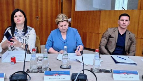 MINIBUS I ZA PARAĆIN: Potpisan ugovor u Ministarstvu za brigu o selu