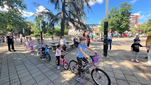 MALIŠANI UČILI O SAOBRAĆAJU: Organizovana biciklijada za predškolce u opštini Obrenovac